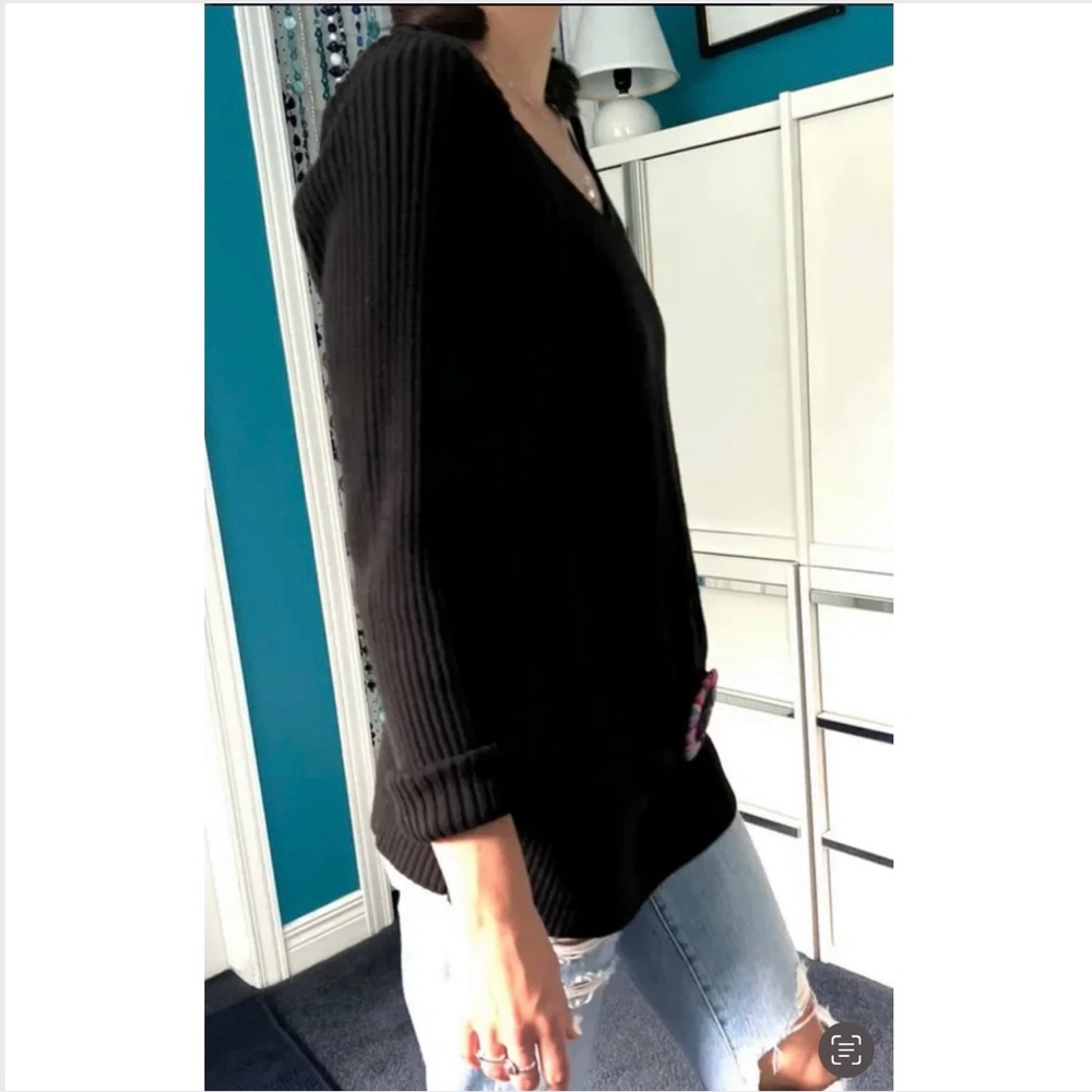Long black rib-knitted sweater w/integrated belt & its  multicoloured buckle - Picture 5 of 13
